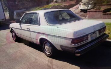 Mercedes-300cd-turbo-diesel-1982-white-8