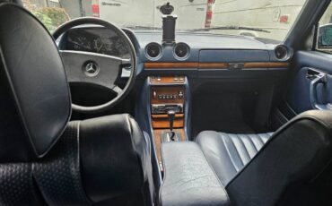 Mercedes-300d-diesel-1984-silver-1