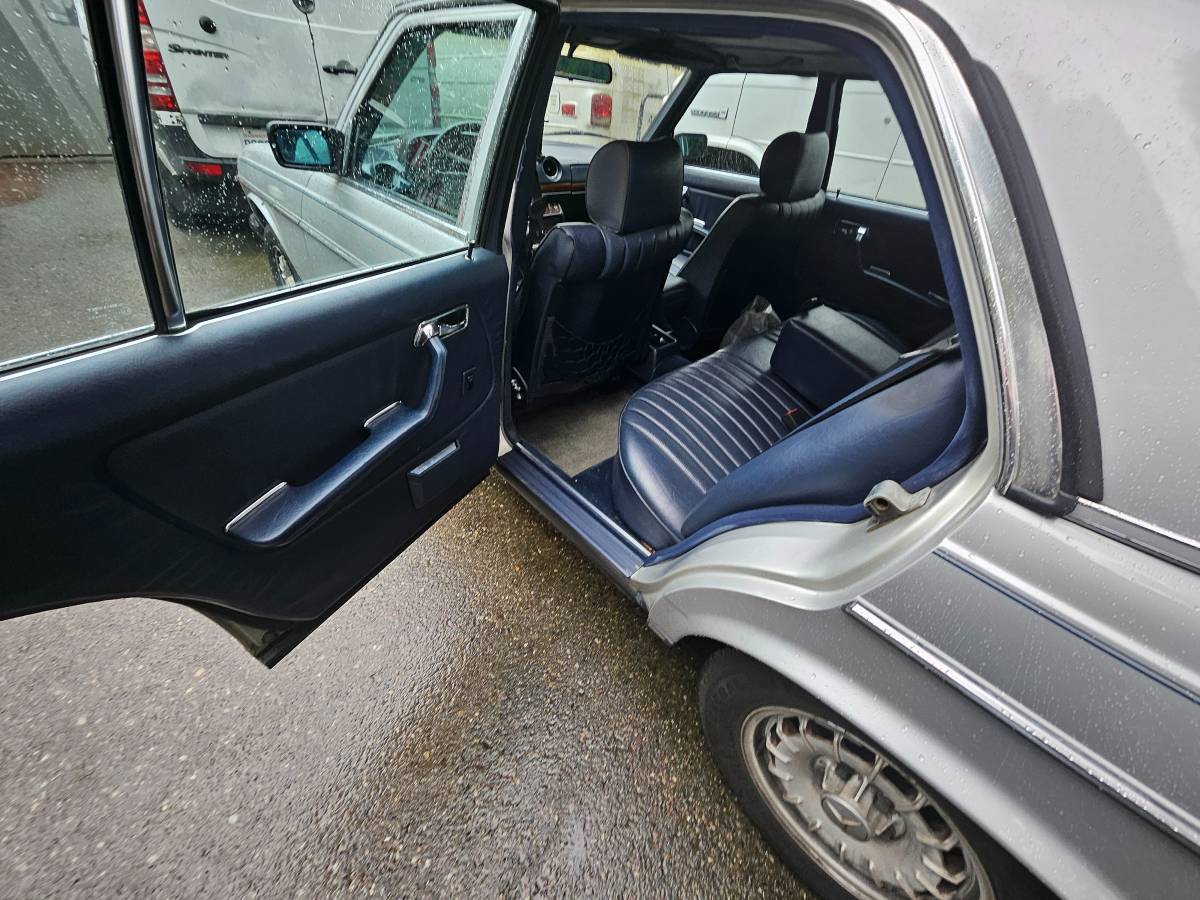 Mercedes-300d-diesel-1984-silver-2