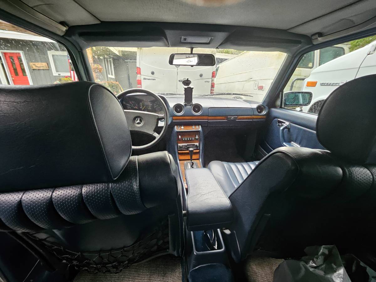 Mercedes-300d-diesel-1984-silver-5