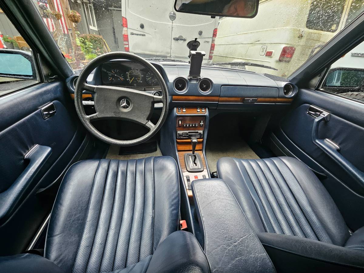 Mercedes-300d-diesel-1984-silver-6