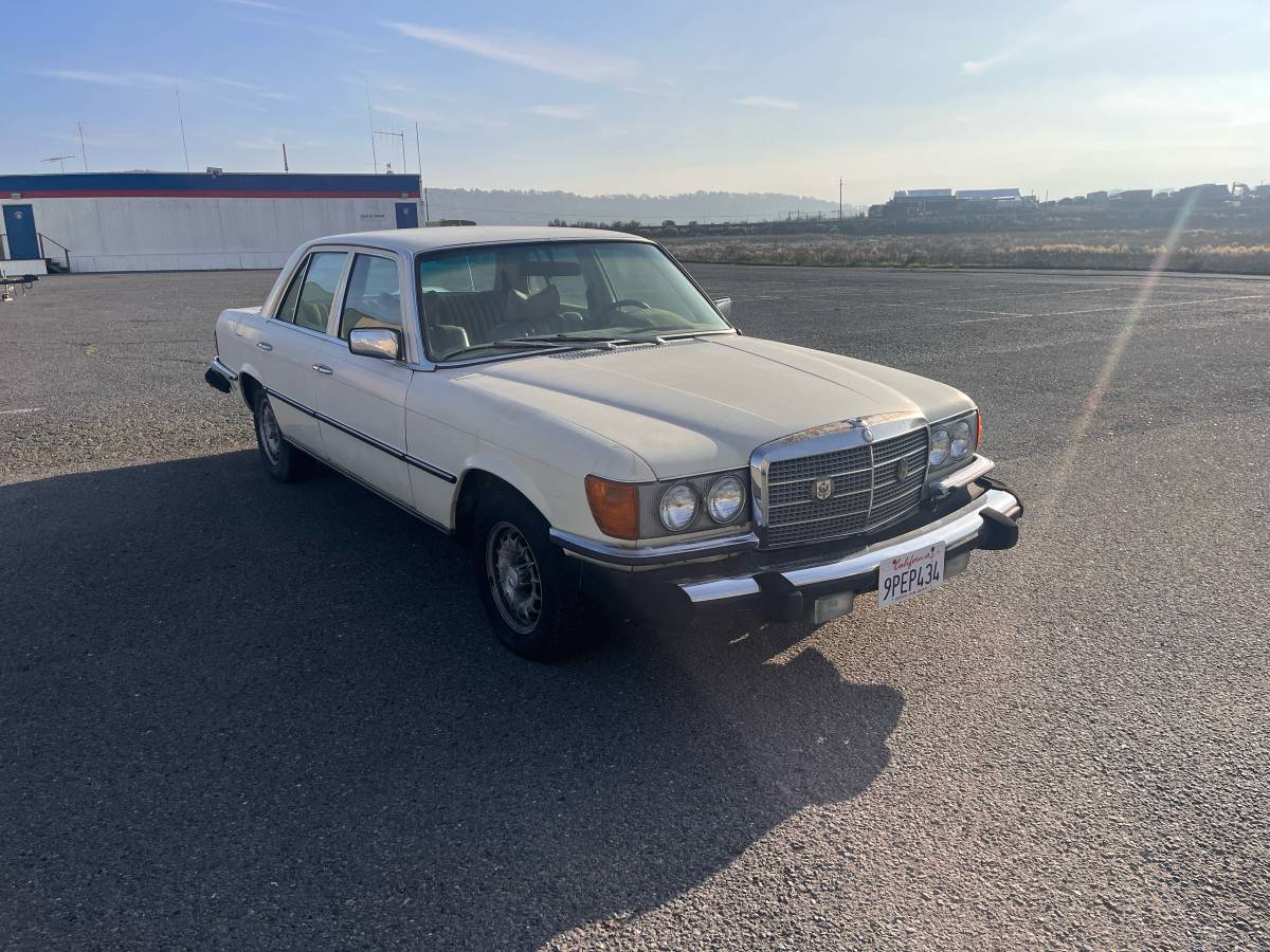Mercedes-300sd-diesel-1980-yellow-2