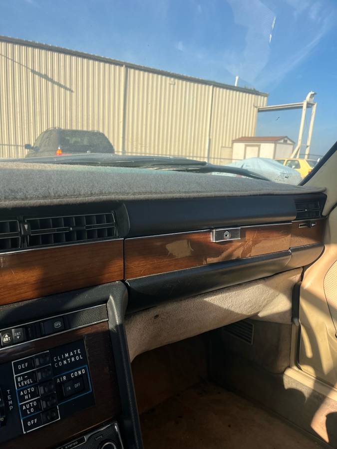 Mercedes-300sd-diesel-1980-yellow-3