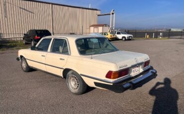 Mercedes-300sd-diesel-1980-yellow-4
