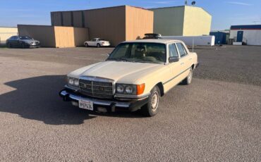 Mercedes-300sd-diesel-1980-yellow-5