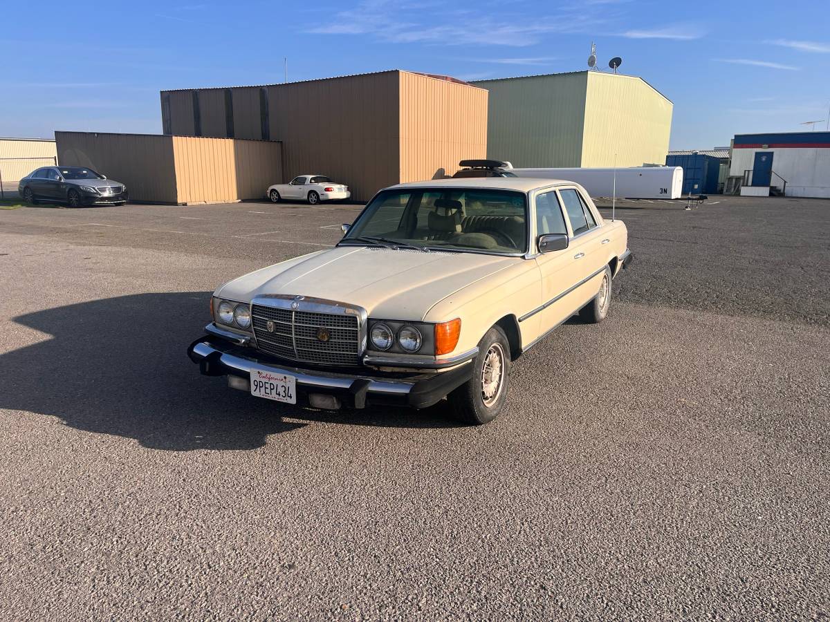 Mercedes-300sd-diesel-1980-yellow-5