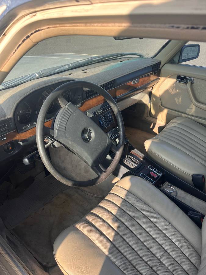 Mercedes-300sd-diesel-1980-yellow-7