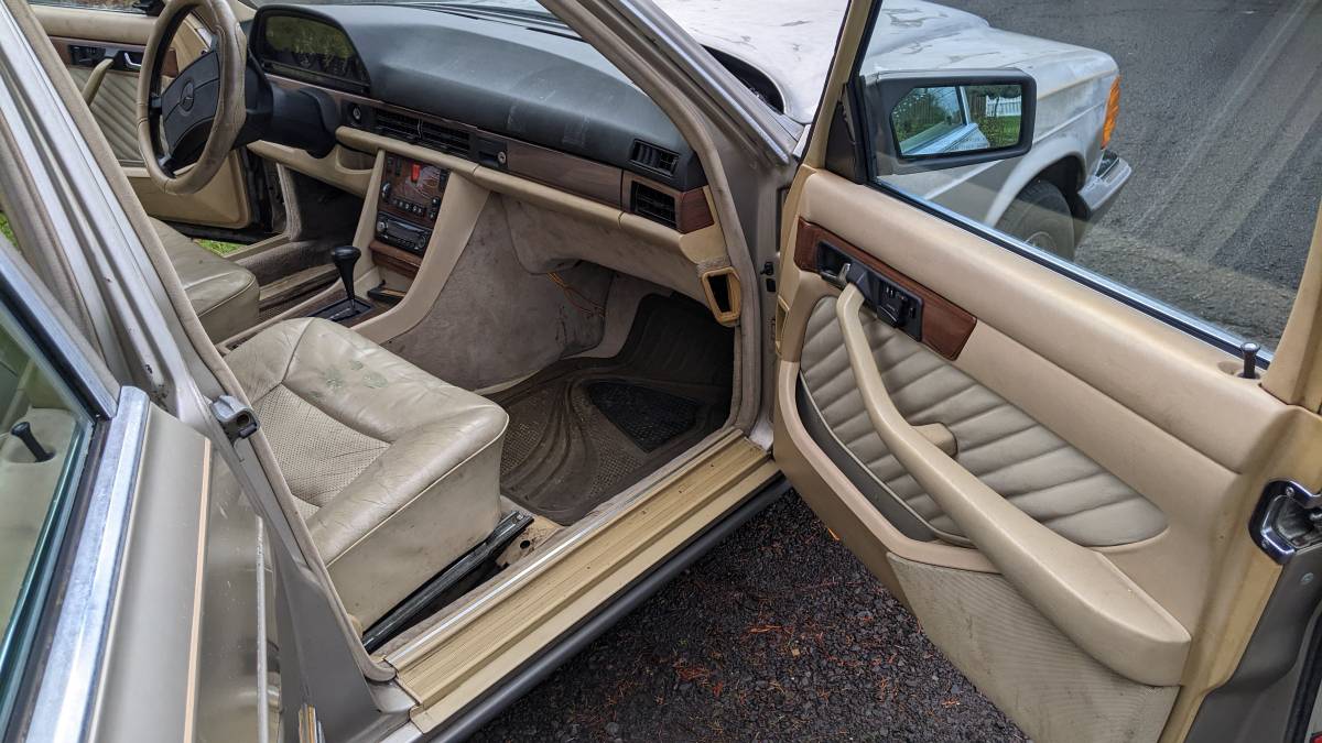 Mercedes-300se-1991-custom-10