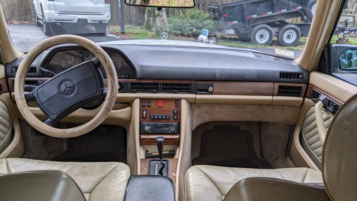 Mercedes-300se-1991-custom-5