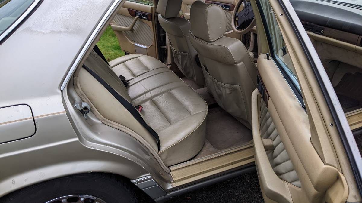 Mercedes-300se-1991-custom-9