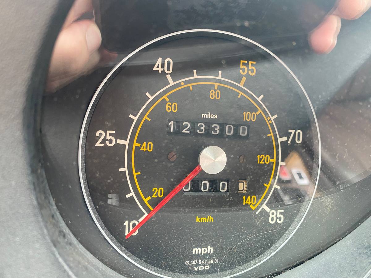 Mercedes-380sl-convertible-1981-white-7