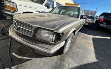 Mercedes-560-sel-1983-1