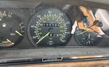 Mercedes-560-sel-1983