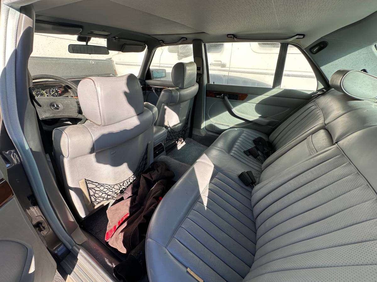 Mercedes-560-sel-1983-6