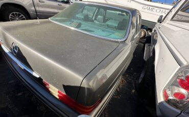 Mercedes-560-sel-1983-8