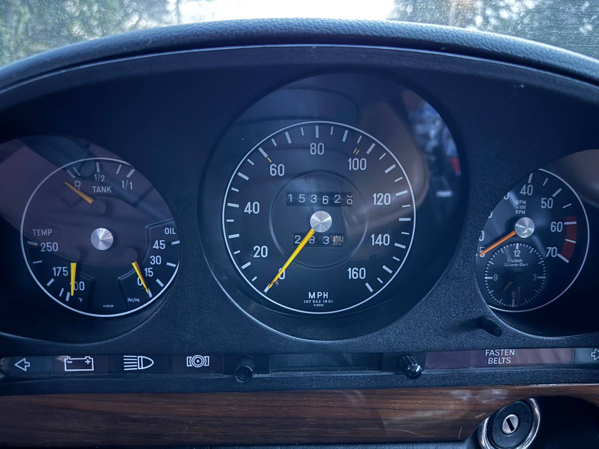 Mercedes-benz-116-1975-yellow-11