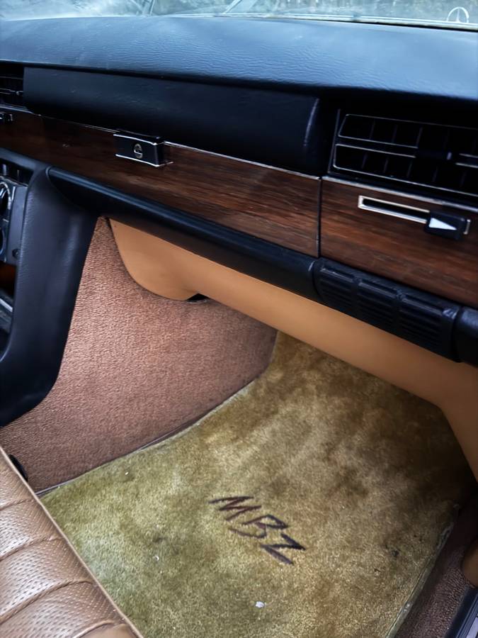 Mercedes-benz-116-1975-yellow-12