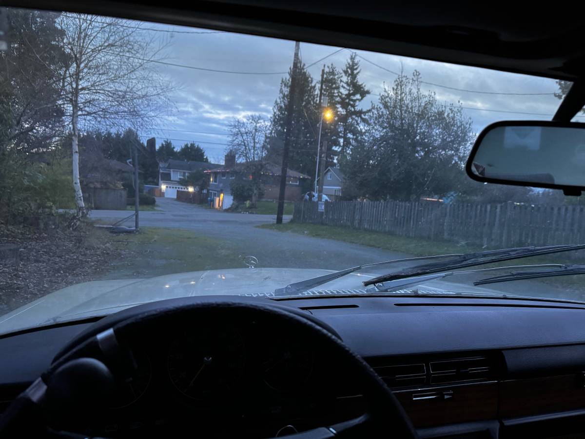 Mercedes-benz-116-1975-yellow-13