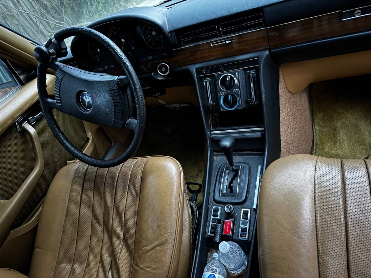 Mercedes-benz-116-1975-yellow-14