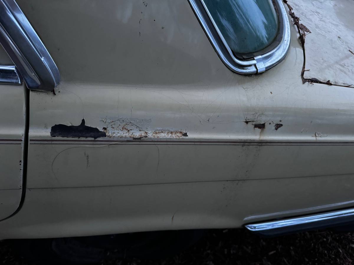 Mercedes-benz-116-1975-yellow-4