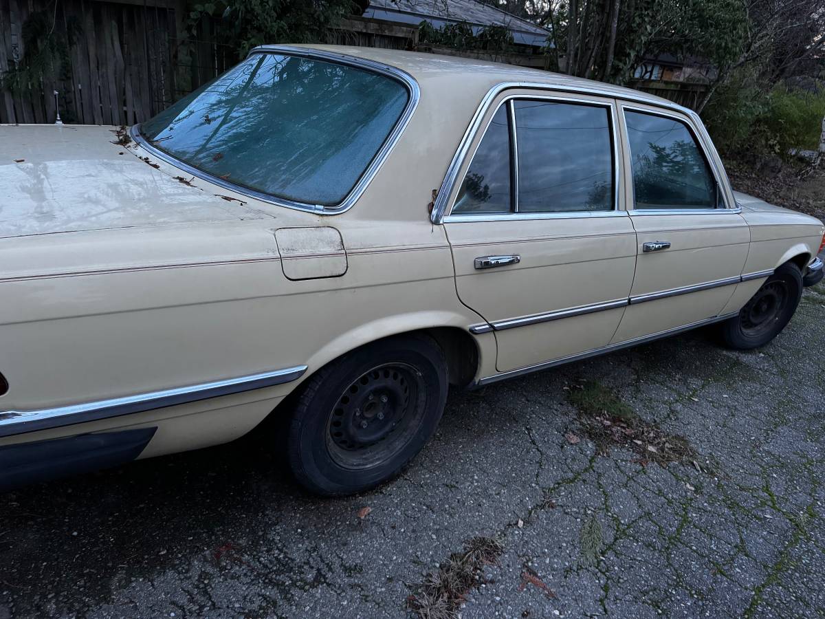 Mercedes-benz-116-1975-yellow-8