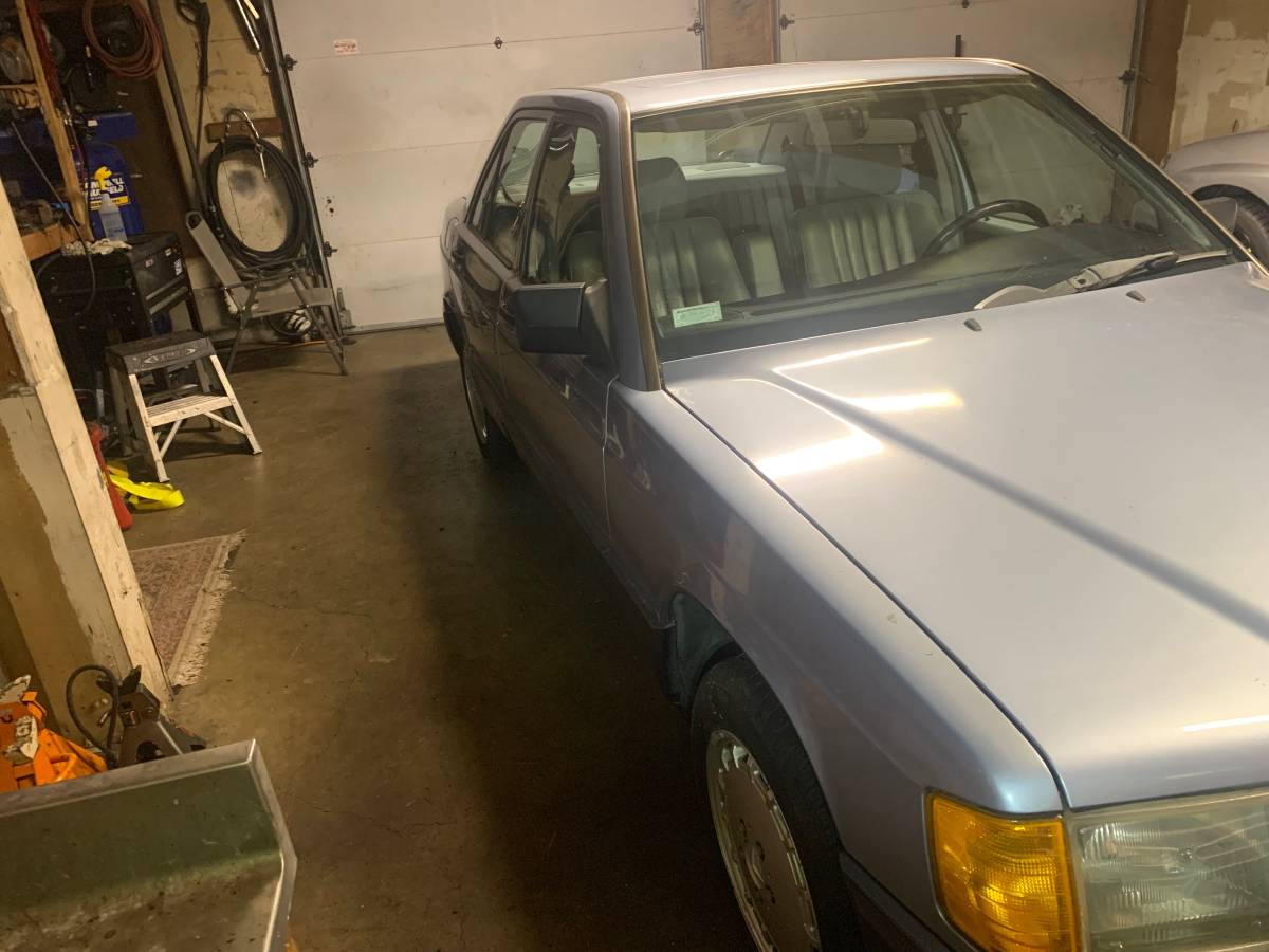 Mercedes-benz-190e-1991-1