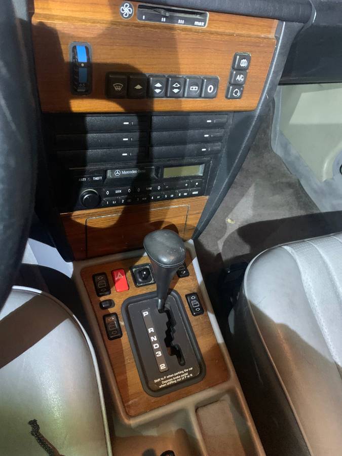 Mercedes-benz-190e-1991-10