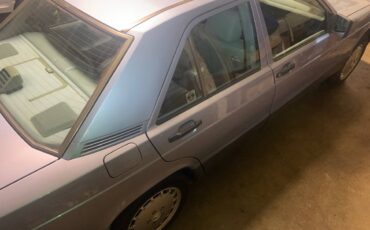 Mercedes-benz-190e-1991-3