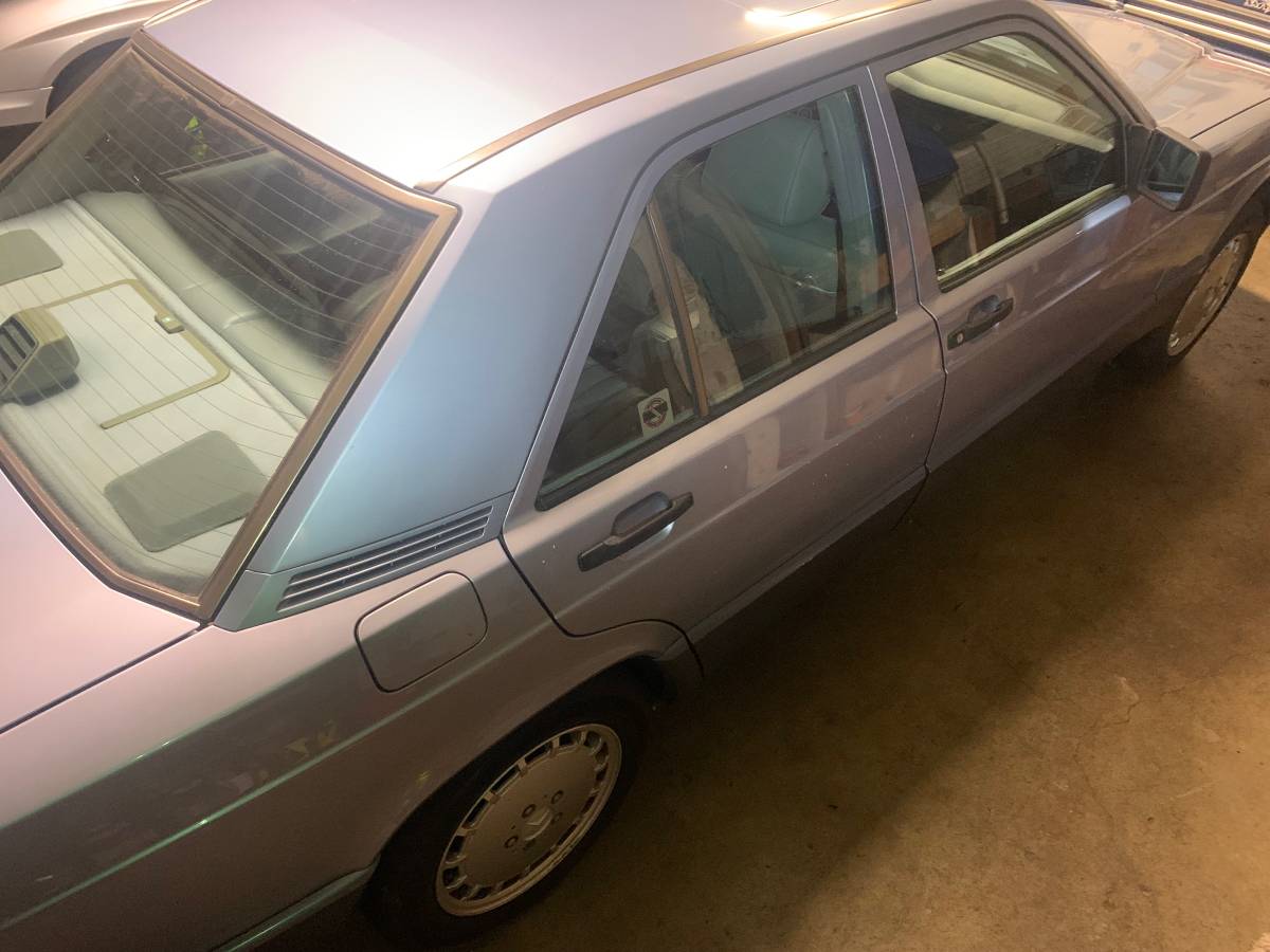 Mercedes-benz-190e-1991-3