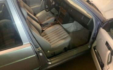 Mercedes-benz-190e-1991-4