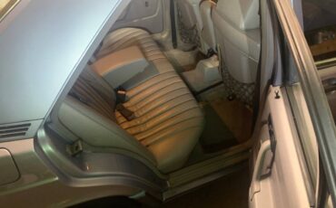 Mercedes-benz-190e-1991-5