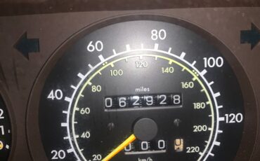 Mercedes-benz-190e-1991-9