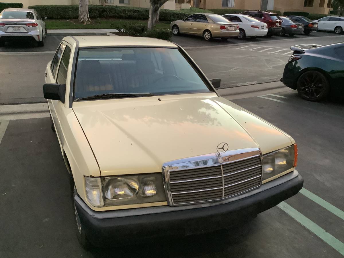 Mercedes-benz-190e-1991-yellow-1