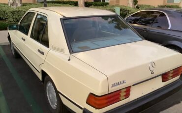 Mercedes-benz-190e-1991-yellow-2
