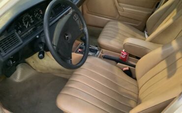 Mercedes-benz-190e-1991-yellow-3