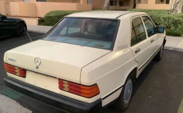 Mercedes-benz-190e-1991-yellow