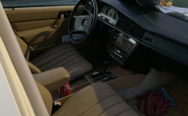 Mercedes-benz-190e-1991-yellow-4