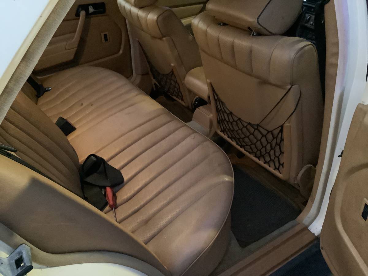 Mercedes-benz-190e-1991-yellow-5