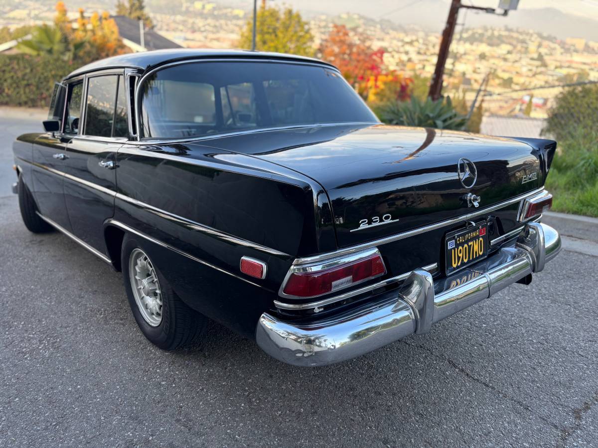 Mercedes-benz-1968-4