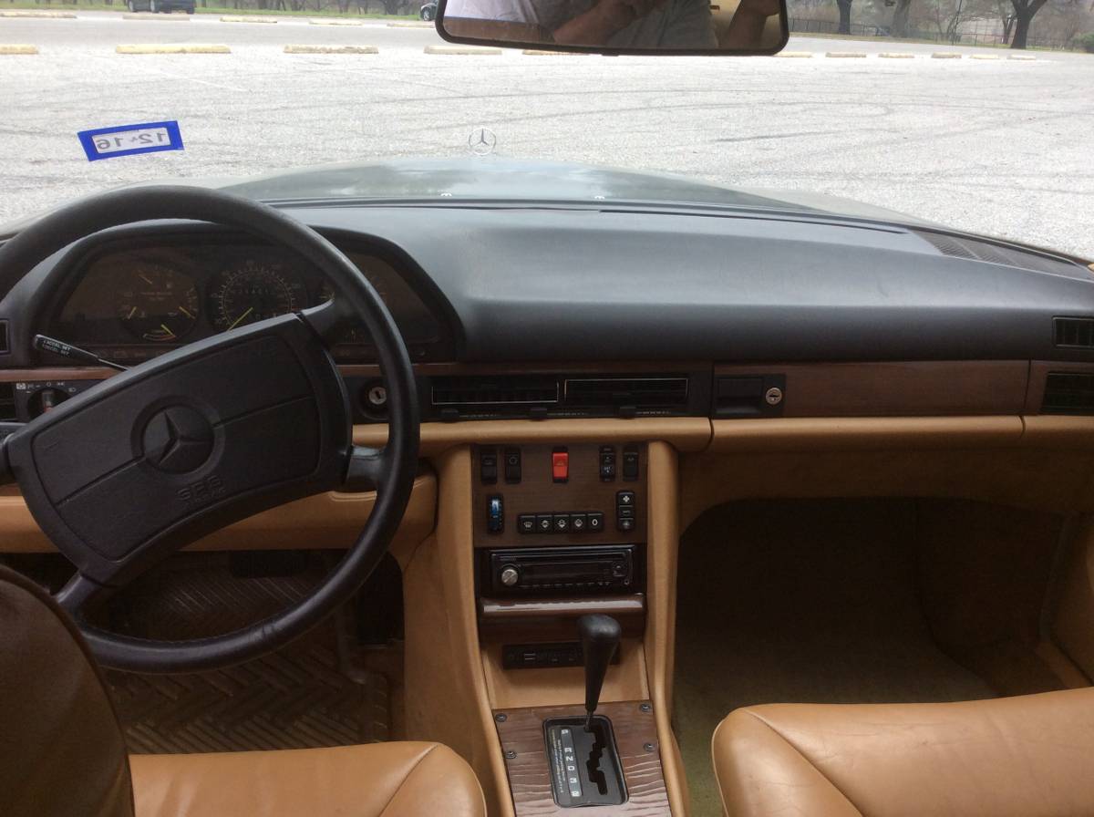 Mercedes-benz-1989-grey-3