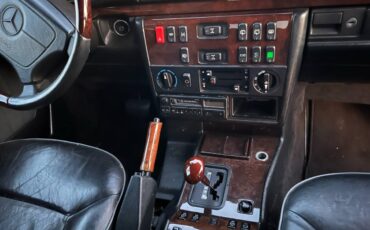 Mercedes-benz-1993-silver-4