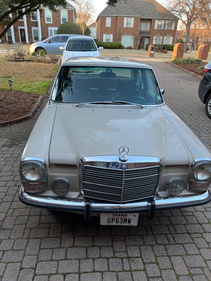 Mercedes-benz-220d-diesel-1972-yellow-1