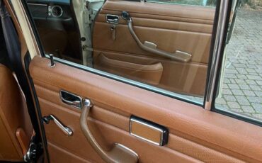 Mercedes-benz-220d-diesel-1972-yellow-10