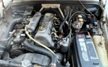 Mercedes-benz-220d-diesel-1972-yellow-12