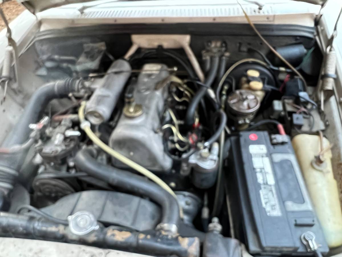 Mercedes-benz-220d-diesel-1972-yellow-12