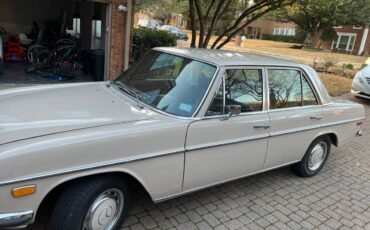 Mercedes-benz-220d-diesel-1972-yellow-2