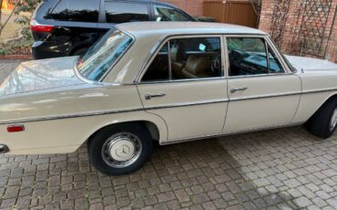 Mercedes-benz-220d-diesel-1972-yellow-4