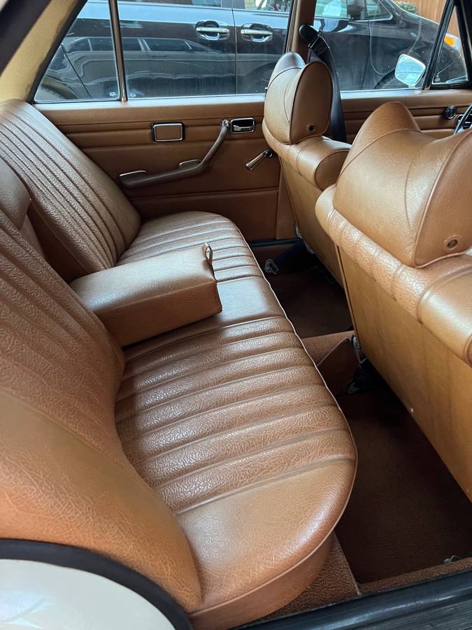 Mercedes-benz-220d-diesel-1972-yellow-6