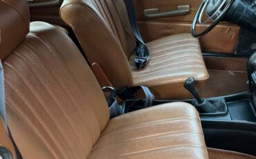 Mercedes-benz-220d-diesel-1972-yellow-8