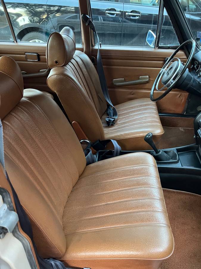 Mercedes-benz-220d-diesel-1972-yellow-8